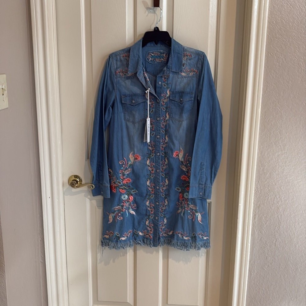 Grace Blue Denim Dress with Floral Embroidery - Picture 2 of 6